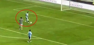Uçak kaçacak diye sahadan çekildiler Rakip boş kaleye penaltı atıp kupayı kutladı