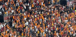 Transfer yapmayan Galatasaray’da ayrılık Kafasına koydu gidiyor