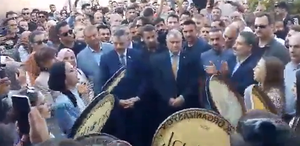 Diyarbakır’da maç öncesi bakanlara Kürtçe şarkılarla coşkulu karşılama