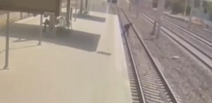 Ankara’da tren raylarına atlayan doktor hayatını kaybetti