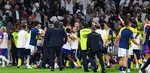 Lyonlu futbolcular ve taraftarlar, Guendouzi’ye saldırdı