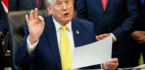 Trump’ın yeni saçları şaşkına çevirdi Alışılmış sarı saçları bir anda kahverengiye döndü