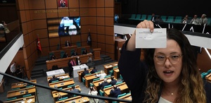 Üsküdar’da CHP’den AK Parti’ye geçen Ayhan Aydın, Özgür Çelik’i yalanladı