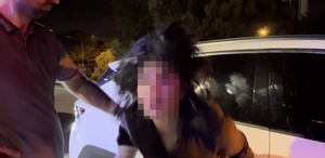 Bursa’da ters yöne giren kadın sürücü polise direndi, gazetecilere tükürdü