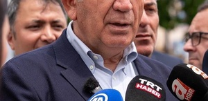 Gürsel Tekin görevine son verildi ama gitmiyor