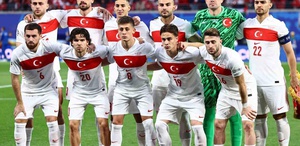 Türk futbolunda bir devir kapandı Yıldız futbolcu Milli formaya veda etti