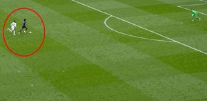 Derbide inanılmaz an 90. dakikada gol yememek için yaptığı şeye beğeni yağıyor