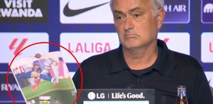 Derbiyi kaybeden Mourinho çıldırdı Basın toplantısına elinde fotoğraflarla geldi