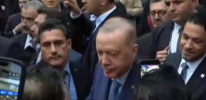 New York’ta Türk şöleni Cumhurbaşkanı Erdoğan Türkevi’ne geldi, 7’den 70’e vatandaşlar karşıladı