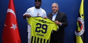 Emenike’den Fenerbahçe’ye sürpriz ziyaret