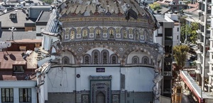 Kubbe direniyor İstanbul’da 4 gündür yıkılamayan cami
