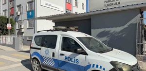 Mersin Tarsus’ta ilkokul öğrencisinin çantasından tabanca çıktı, baba gözaltına alındı
