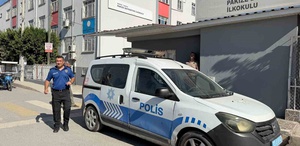 Mersin Tarsus’ta ilkokul öğrencisinin çantasından tabanca çıktı, baba gözaltına alındı