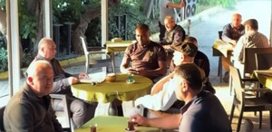 Yıldız golcü yıllar sonra İstanbul’da Kahvehanede oturup kivi içti