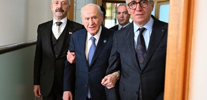 Bahçeli’nin makamında dikkat çeken buluşma Sarallar ve Şahinler kucaklaştı