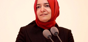 AK Partili Fatma Betül Sayan Kaya istifa etti Savcılık jet hızıyla düğmeye bastı