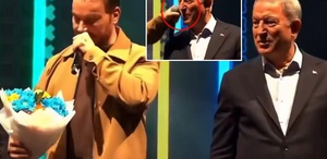 Konserde beklenmedik kaza Hulusi Akar neye uğradığını şaşırdı