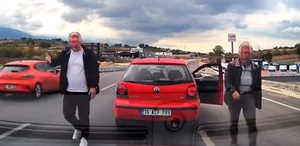 Yol kesen sürücü ve yanındaki şahıs, bedelini ağır ödedi