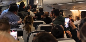 İstanbul uçağında akılalmaz olay Kabin memuru ve kadın yolcuyu ısırdı
