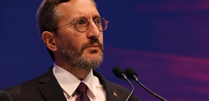 Vatikan’a giden Fahrettin Altun bambaşka biri oldu Yeni tarzı dikkat çekti