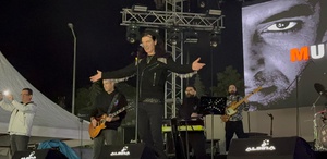 Murat Kekilli Niğde’de sahne aldı Sevilen şarkılarını hayranlarıyla söyledi