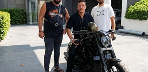 Mesut Özil en sevdiği motoru satışa çıkardı Fiyatı dudak uçuklatıyor