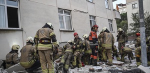 İstanbul’da çöken binada 1 kişi hayatını kaybetti, 3 kişi aranıyor