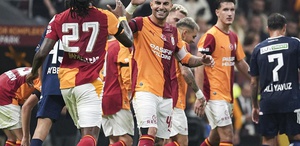 Galatasaray, 10 kişi kaldığı maçta son anlarda attığı gollerle güldü