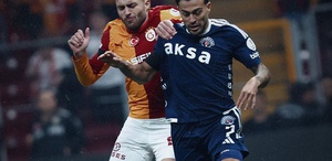 Galatasaray, 10 kişi kaldığı maçta son anlarda attığı gollerle güldü