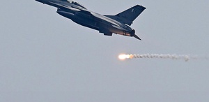 Pakistan savaşa dahil oldu Jetler havalanıp bomba yağdırdı