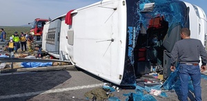 Manisa’da tır ile yolcu otobüsü çarpıştı Çok sayıda ölü ve yaralı var