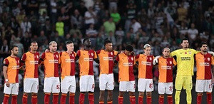 Okan Buruk gözünün yaşına bakmadı Son maçta ıslıklanan yıldızı Barcelona karşısında yedek bıraktı