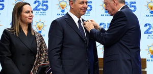 TRT ekranlarından duyurdu AK Parti rozeti takan Cemil Tugay’dan İzmirlilere müjde