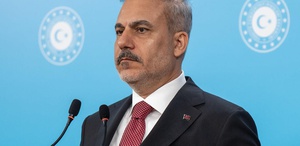 Azerbaycan’da tarihi protesto Herzog kürsüye çıktı, Fidan dahil tüm salon çıktı