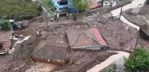 Sakarya’da heyelan evleri yuttu, 2 mahalle ile bağlantı kesildi