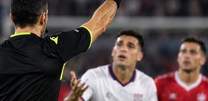 Futbolda tarihi yenilik Hakemler artık bunu kullanacak