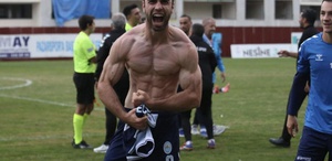 21 yaşındaki futbolcunun gol sevinci olay oldu