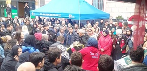 5 yaşındaki kızına son vedaya sedyeyle geldi Yürek yakan görüntüler
