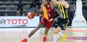 Basketbolda Fenerbahçe-Galatasaray maçı yarıda kaldı