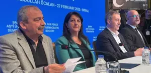 Öcalan’ın çağrısı okunurken, İYİ Parti genel merkezine dev afiş asıldı: Unutturmayacağız