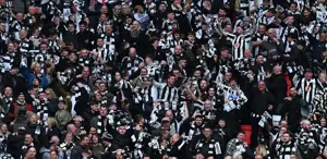 70 yıl sonra kupa kazandılar İngiltere Lig Kupası’nda şampiyon Newcastle United