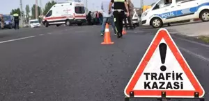 Isparta’da iki araç kafa kafaya çarpıştı