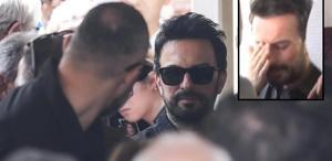 Törende kendini tutan Tarkan, cenaze aracında gözyaşlarına boğuldu