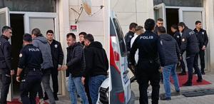 2’si polis çıktı Markete silahlı saldırı düzenleyenler kimlik kontrolünde yakalandı