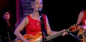 ABD’li şarkıcı Jill Sobule, evinde çıkan yangında hayatını kaybetti
