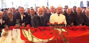 Önder’in cenaze namazını vasiyeti üzerine İhsan Eliaçık kıldırdı