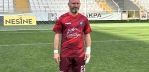 Şampiyon bile oldular Bu takımda başkan teknik direktör ve futbolcu aynı kişi