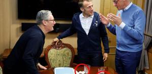 Avrupa bu görüntüyle sarsıldı Macron, Starmer ve Merz trende kokain mi kullandı