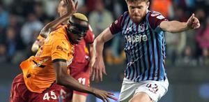 Korkutan sakatlık Yıldız isim sedyeyle oyundan çıktı