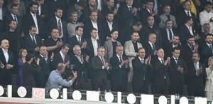 Galatasaray taraftarından İbrahim Hacıosmanoğlu’na tepki Elini sıkmadı